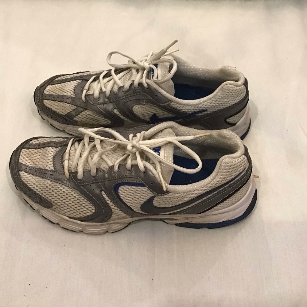 Nike Men's Athletic Shoes in White, Gray and Blue